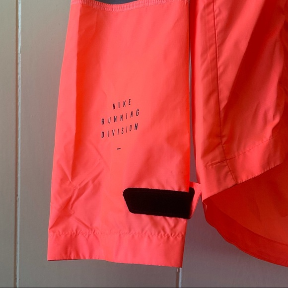 NIKE RUN DIVISION FLASH JACKET Women’s Sz M. NWT. - Picture 9 of 13